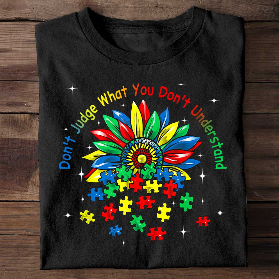 Ne jugez pas ce que vous ne comprenez pas - T-shirt et sweat à capuche de sensibilisation à l'autisme 0520