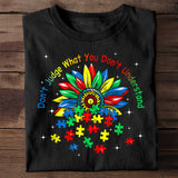 Ne jugez pas ce que vous ne comprenez pas - T-shirt et sweat à capuche de sensibilisation à l'autisme 0520