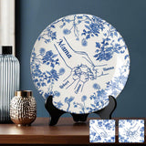 Assiette ronde en céramique personnalisée « Mains de maman et d'enfants » blanche et bleue classique - Assiette ronde personnalisée pour maman