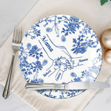 Assiette ronde en céramique personnalisée « Mains de maman et d'enfants » blanche et bleue classique - Assiette ronde personnalisée pour maman