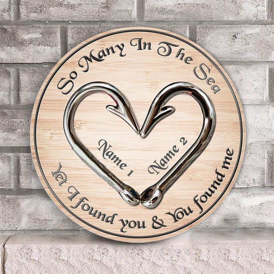 So Many In The Sea - Fishing Personalized Round Wood Sign