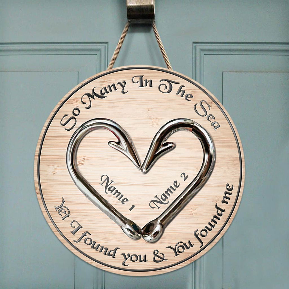 So Many In The Sea - Fishing Personalized Round Wood Sign