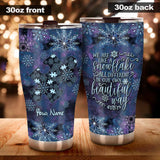 Nous sommes comme des flocons de neige - Gobelet de Noël personnalisé pour la sensibilisation à l'autisme, avec des flocons bleus et violets