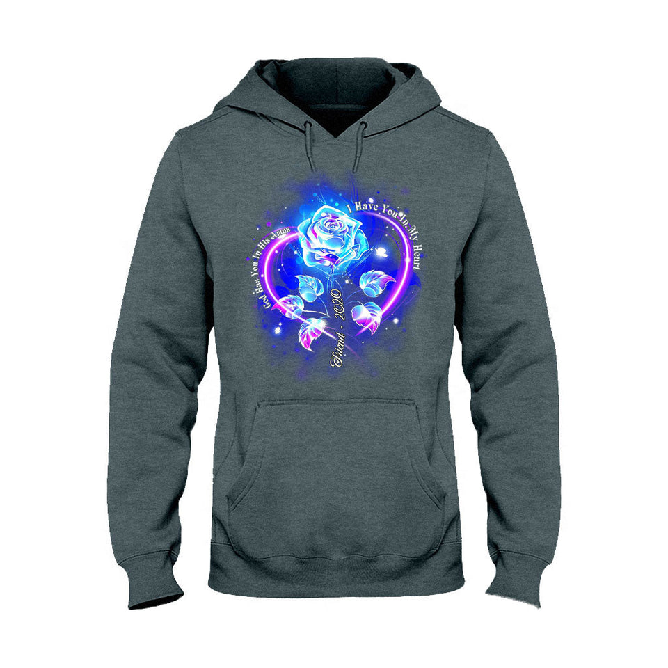 Dieu te tient dans ses bras, je te porte dans mon cœur - T-shirt et sweat à capuche personnalisés en hommage