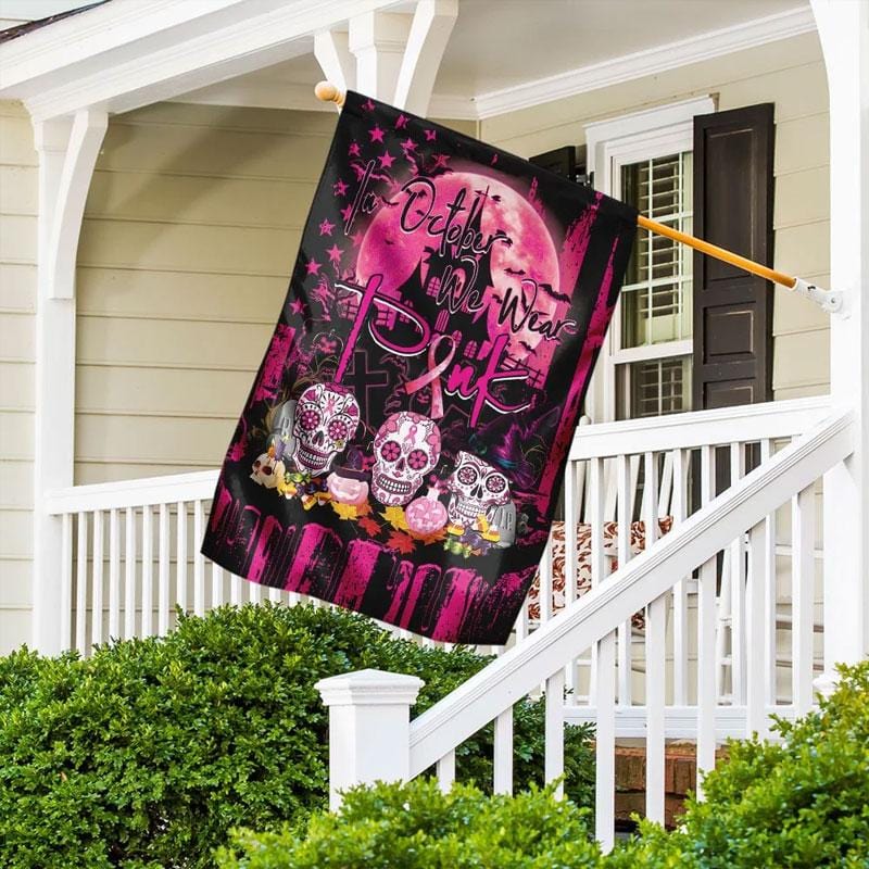 En octobre, nous portons du rose : drapeau de crâne d'Halloween pour la sensibilisation au cancer du sein (0822)