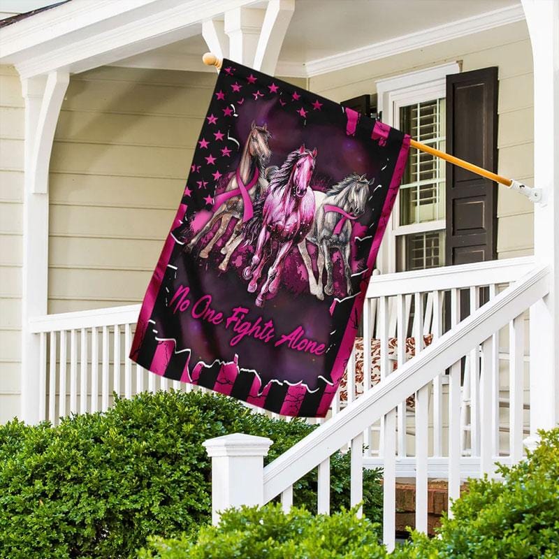 Personne ne combat seul - Drapeau rose à cheval - Sensibilisation au cancer du sein 0822