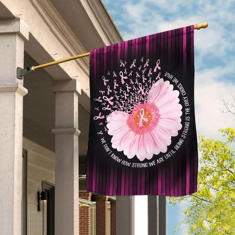 Nous ne savons pas à quel point nous sommes fortes - Drapeau de la Maison de sensibilisation au cancer du sein 0822